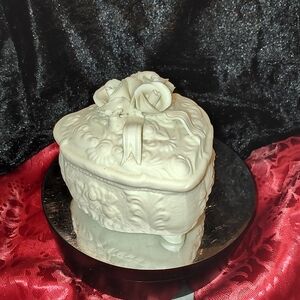 Vintage Cream Floral Jewelry Trinket Box
